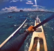 De canoa havaiana em Fernando de Noronha (PE)