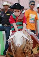 Rancho do Peozinho: Pequenos tambm se aventuram durante a festa - 