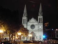 Curitiba  noite: belssima Catedral