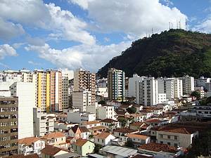 Cidade: Cntro e do Morro do Cristo na mesma paisagem<br>