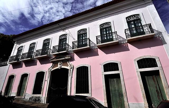 Fachada  pura arquitetura portuguesa