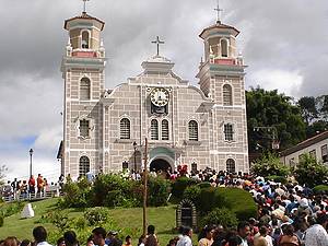 Matriz de Santa Rita de Cssia: Missas so anunciadas com badalar dos sinos - 