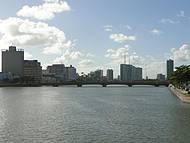 Vista do Rio Capibaribe e da Ponte Maurício de Nassau