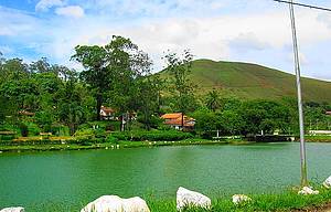 Lago de Baro de Javary: rea de lazer conta com pedalinhos, quiosques e passeios de charrete - 