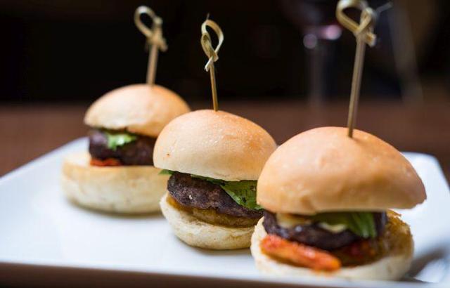 Mini hamburguer de vitela  um dos carros-chefe