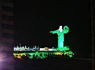 Cristo Luz em todas as cores ilumina Balnerio Cambori, SC