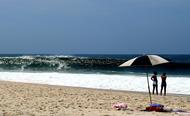 Grandes ondas na praia da Vila.