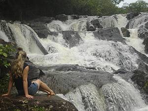 Cachoeiras da Meia-Lua e da Usina Velha: Cidade  cercada por quedas dgua  - 