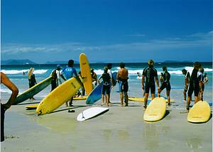 Escolinhas de surf ganham novos alunos no vero