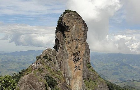 Vista para a Pedra do Baú de cima da pedra bauzinho