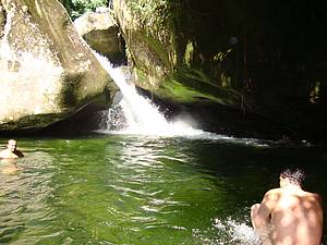 Serra dos rgos: Cachoeira Poo Verde convida a banhos revigorantes - 