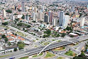 Centro: Paisagem rene ponte metlica e arranha-ces<br>