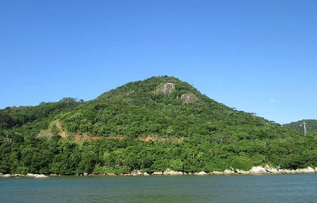 Mirante do Parque Ambiental visto do Molhe da Barra Sul