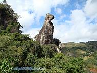 Pedra do Cão Sentado e Cachoeira Véu da Noiva