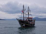 Passeio em barco pirata