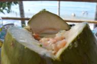 Camarão com coco o Ariramba, na praia da Concha