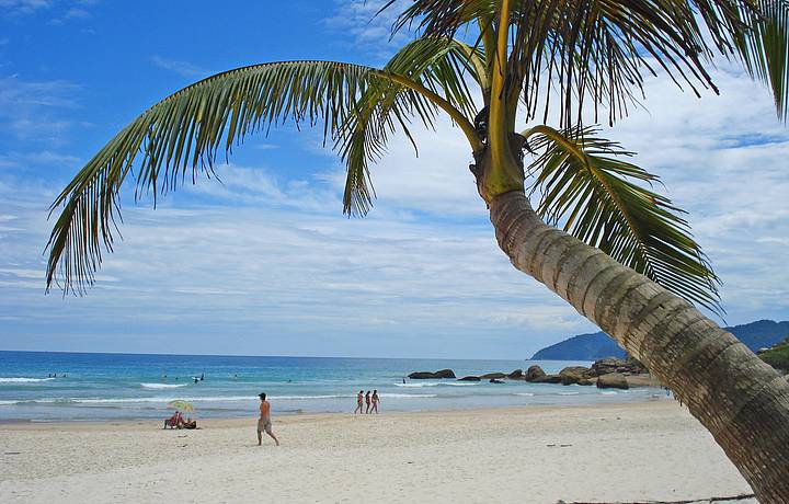 Considerada a praia mais bonita de Ilha Grande.