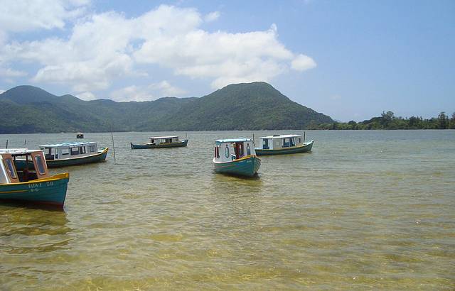 Chegando de barco no Restaurante Lagoa Azul