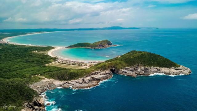 A lindas praias do Per e Conchas so alguns dos encantos da cidade