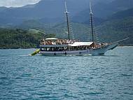 Passeio de escuna na baia de Paraty