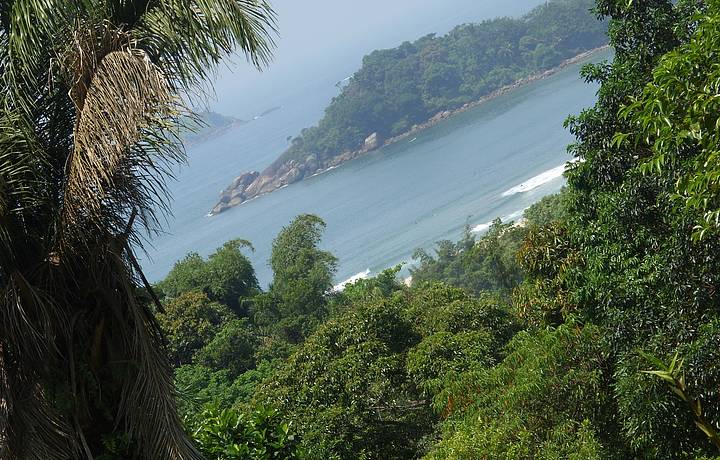 Vista da trilha para a praia