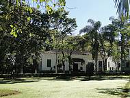 Casa de Artesanato e Galeria de Arte, situado no interior do parque