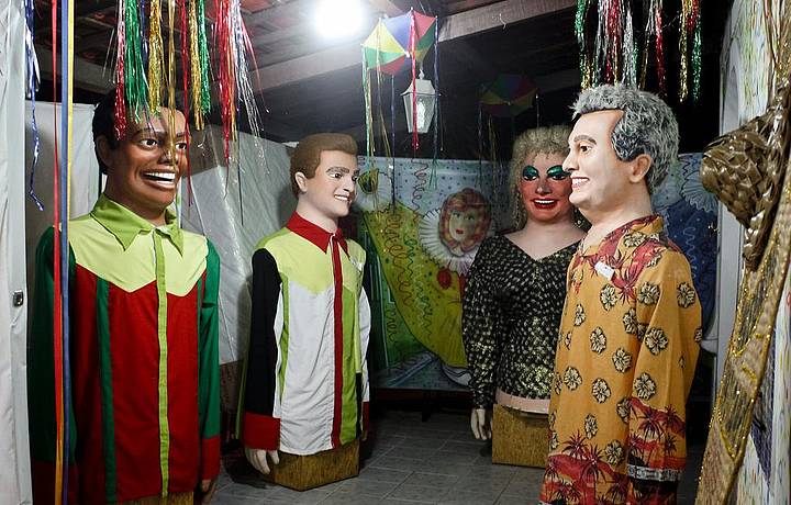 Espaço abriga os famosos bonecos do Carnaval