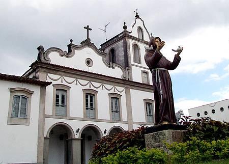 Devotos de Santo Antônio marcam presença nas missas 