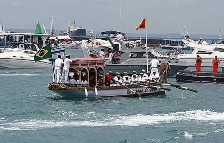 Barcos acompanham a procissão no início do ano novo