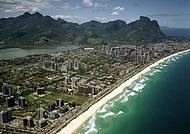 A praia mais extensa do Rio espalha-se por 15 quilmetros