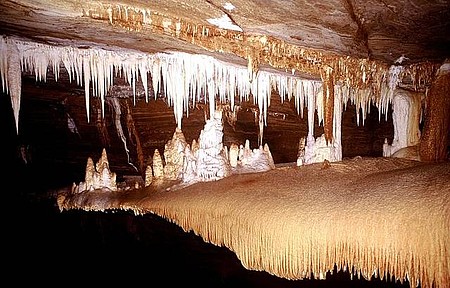 Formações suntuosas fazem da gruta uma das mais belas da região