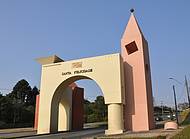 Portal de Santa Felicidade, inaugurado em 1990.