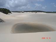 Lagoa em meio as dunas