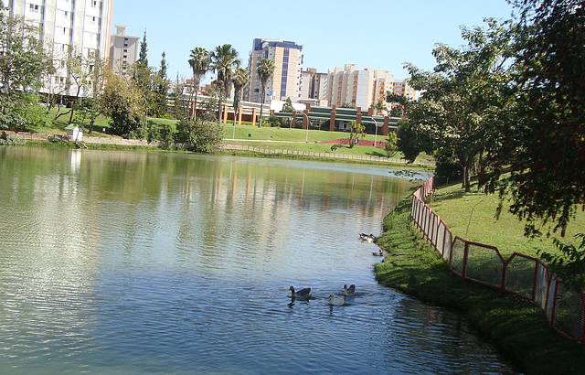 Passeio s margens do Lago dos Sonhos