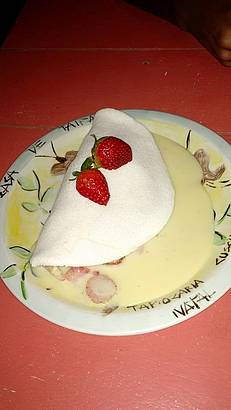 Tapioca de morango com leite condensado e coco na Casa de Taipa