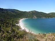 Vista da praia pela trilha de acesso