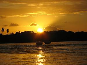 Pôr do sol no rio do Inferno: Espetáculo perfeito no rio do Inferno - 