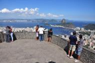 Turistas e cariocas marcam presena no Mirante Dona Marta