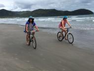 Praia da Baleia de bike!