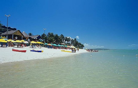 Combinação perfeita - Areia branca e mar transparente