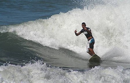 Surf é o esporte oficial de Camburi