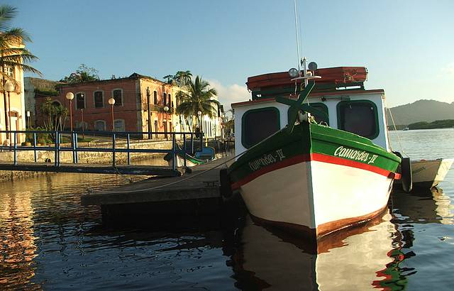 Barco de linha em Paranagu