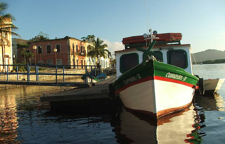 Barco de linha em Paranagu