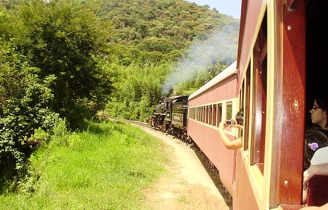 Paseeio de Maria Fumaa Trem das Aguas