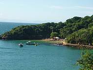 Praia com uma piscina natural magnfica