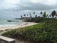 Praia de guas claras e tranquilas, timo para ir com a famlia