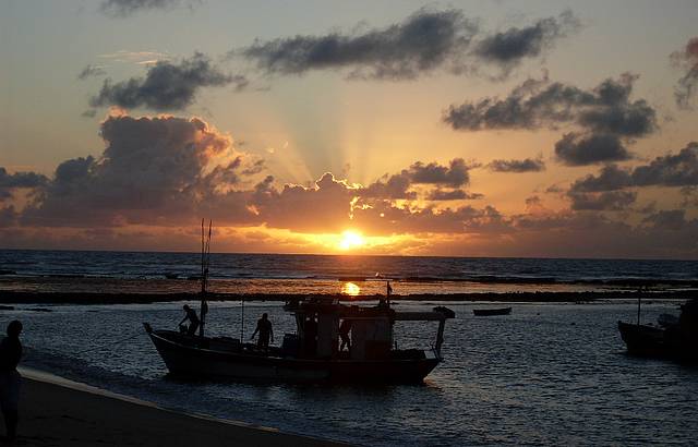 Amanhecer na Praia do Forte, BA