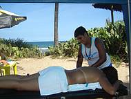 Massagem na praia