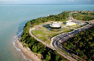 Estação Cabo Branco: Natureza emoldura obra de arte na Estação Cabo Branco - 