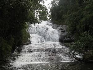 Tomar banho de cachoeira